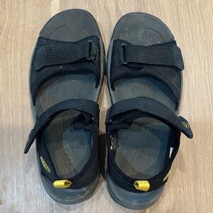 Keen Mens Black and Yellow Sandals Size 9